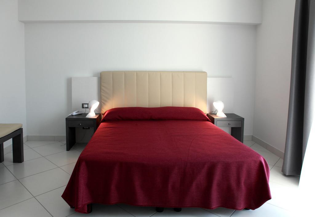 Aparthotel Brezza Di Grecale Trapani Zimmer foto